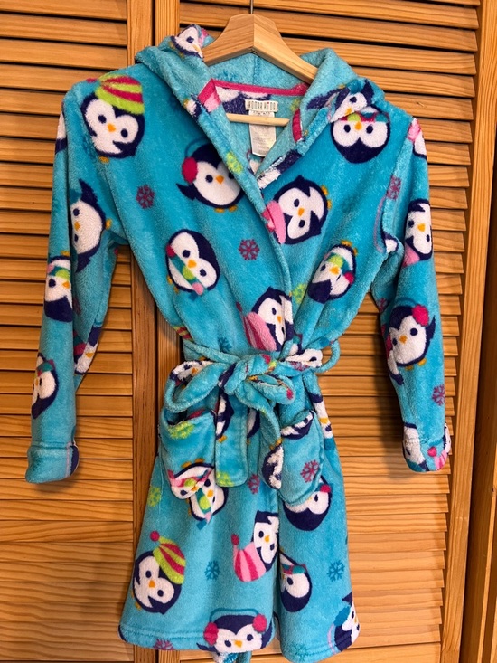 Komar Kids Other - 💚 3 for $15💚Kumar Kids Distressed Hooded Robe Penguin print Kids size S (7/8)